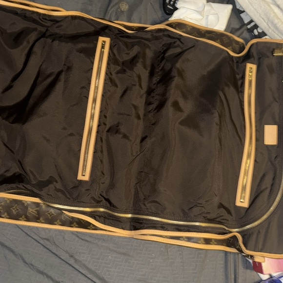 Louis v suit bag - Picture 5 of 5